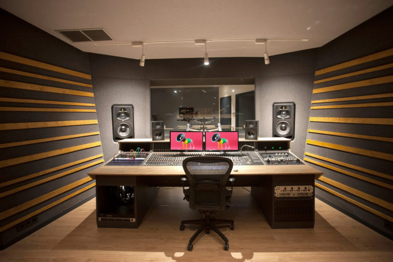 The team at CanSons is obsessed with quality. A crucial aspect of the new studio’s acoustic and visual DNA: ADAM S5V main monitors ...